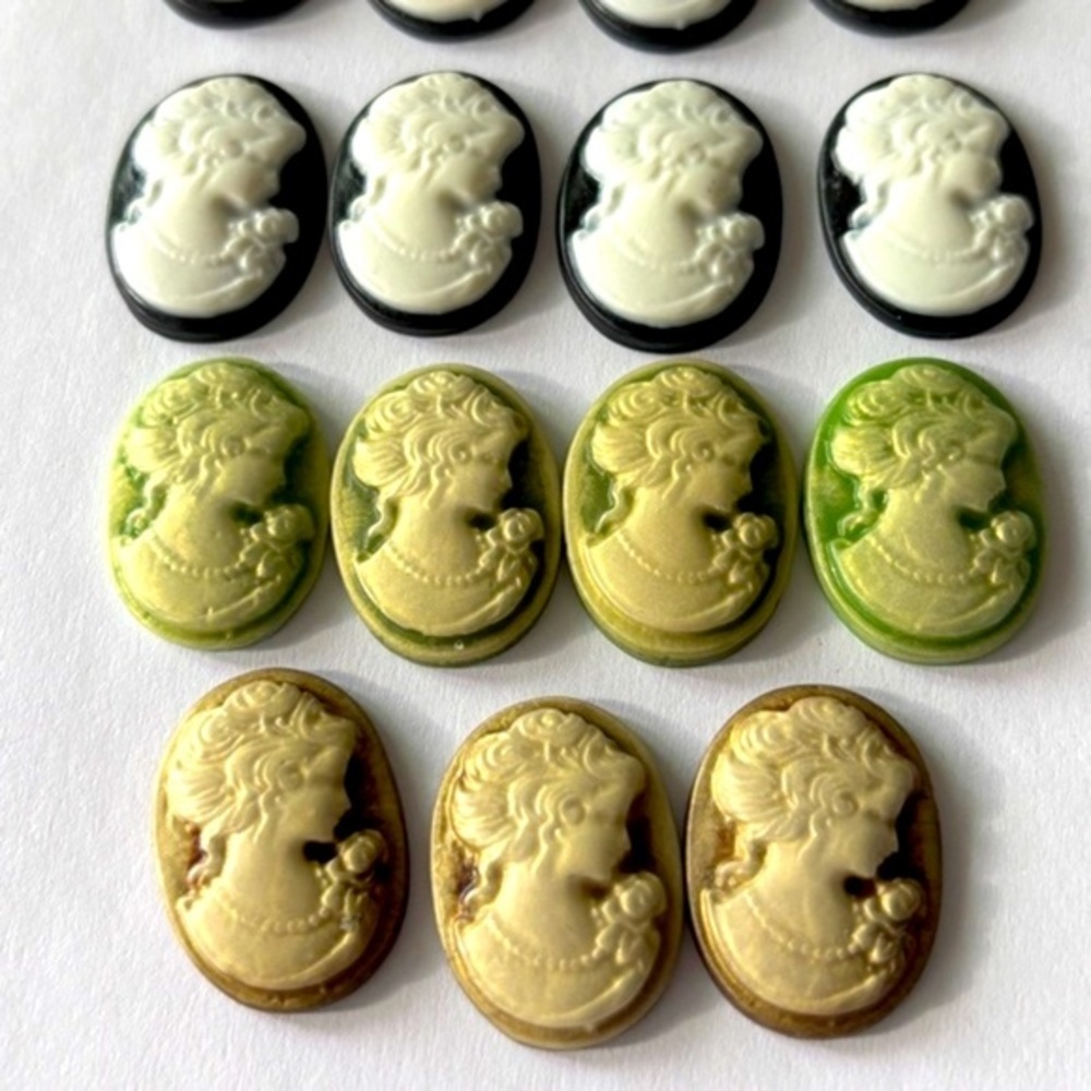 28 Hard Resin Lady Cameos, Multicolour, NWT, 18mm x 25mm
